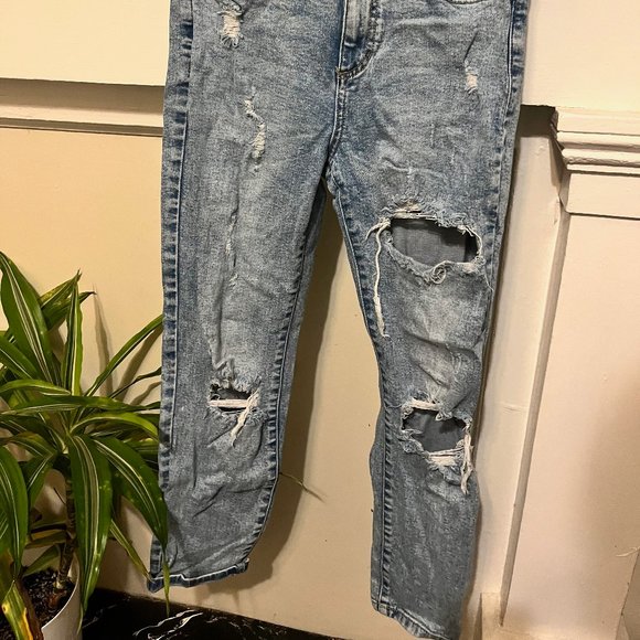 Sneak Peek Distressed Jeans - Picture 2 of 4